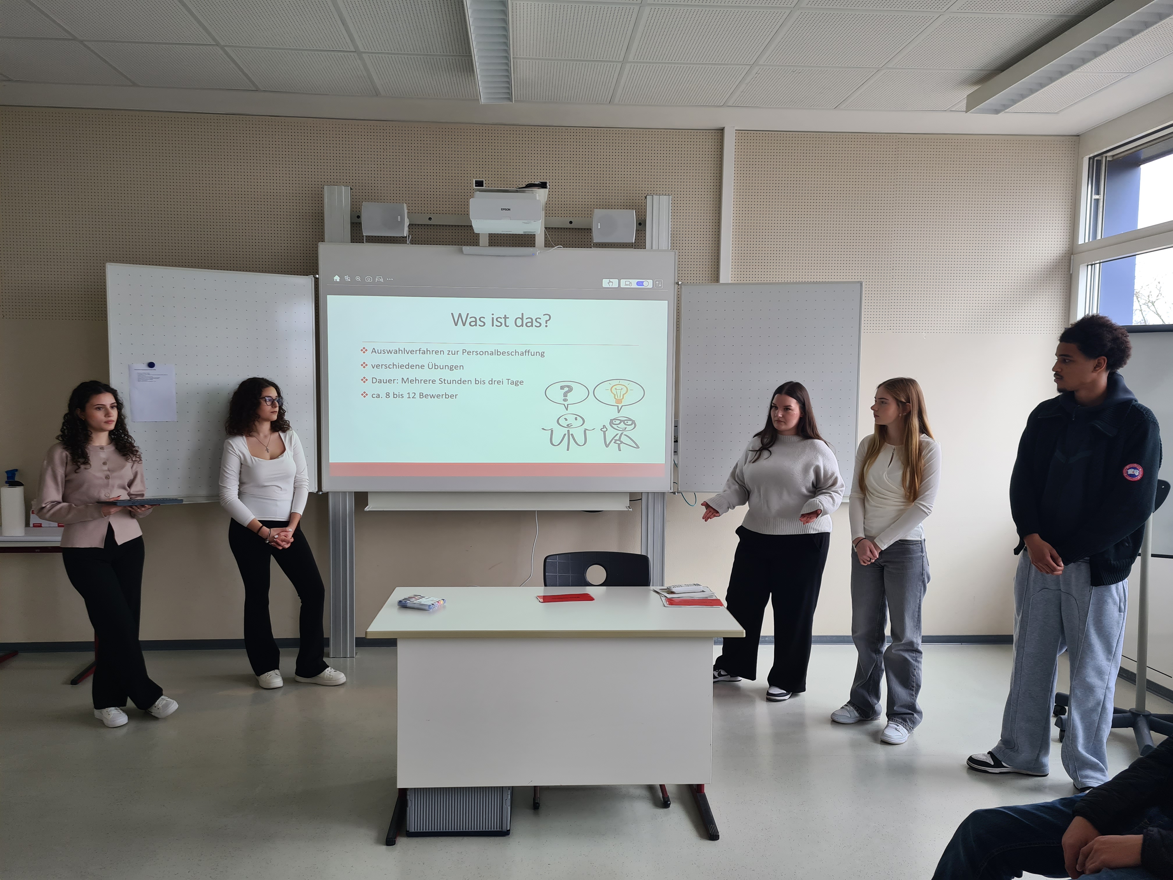 Wie klappt es mit einer Ausbildung? Die Klasse 12 FOWI unterstützt mit Rat und Tat